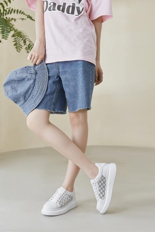 今年的小白鞋再次出圈,哪款小白鞋百搭透气高颜值