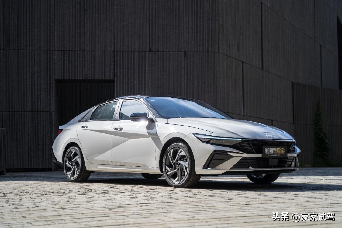 北京现代伊兰特1.5l精英版内饰,新伊兰特内饰改装