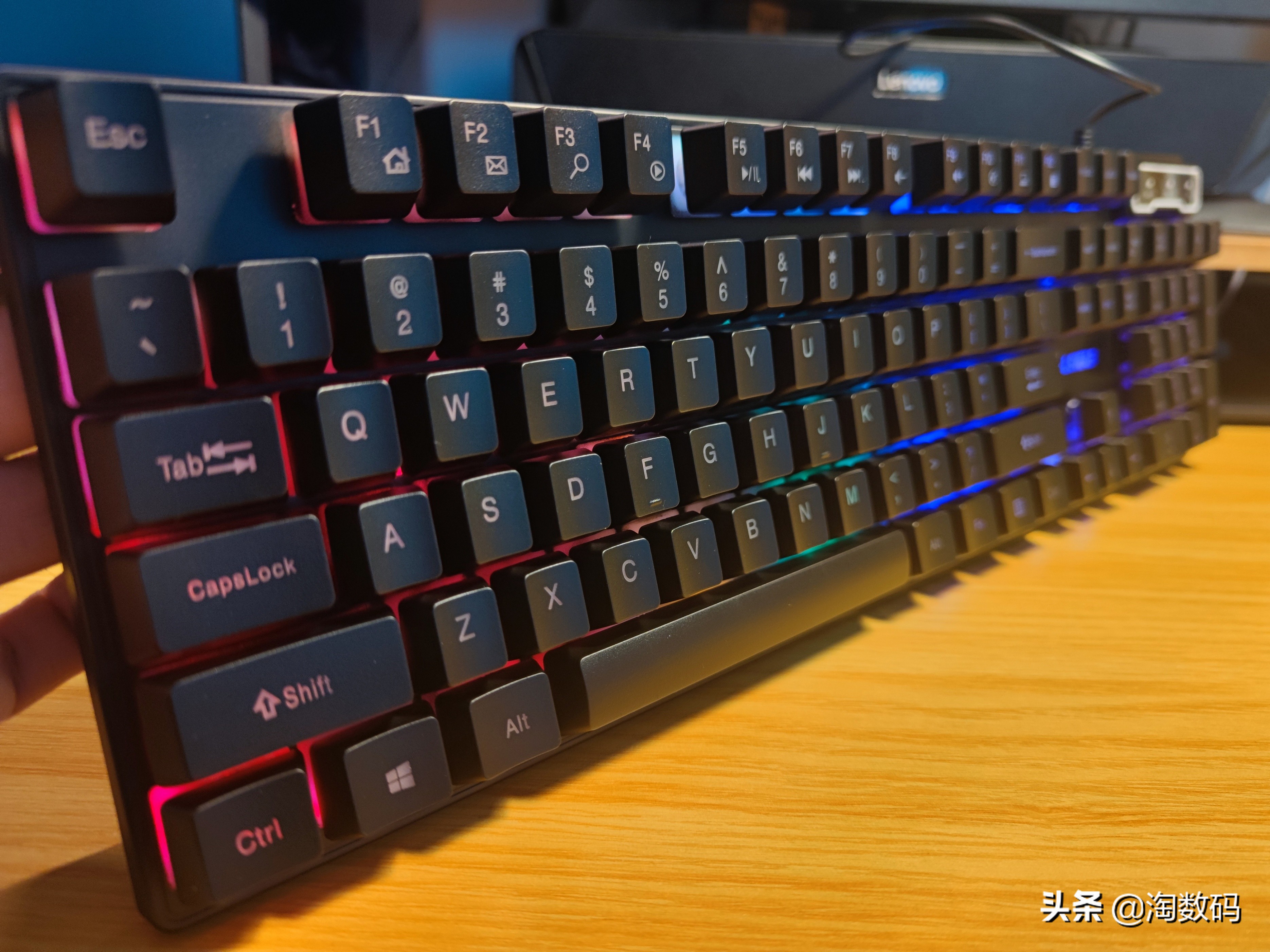 红轴游戏键盘推荐100以下,红轴游戏全键键盘推荐100元以内