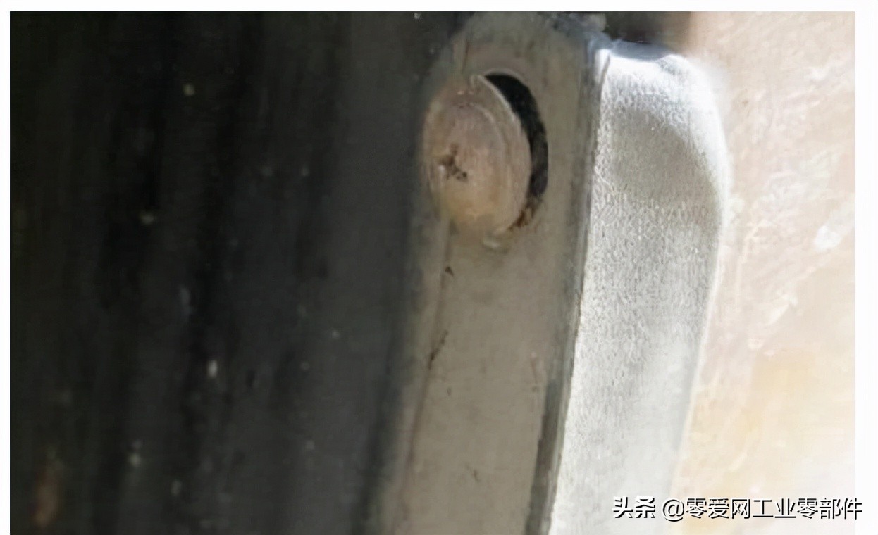 汽车挡泥板原装卡扣拆除图解,挡泥板卡扣能用通用卡扣吗