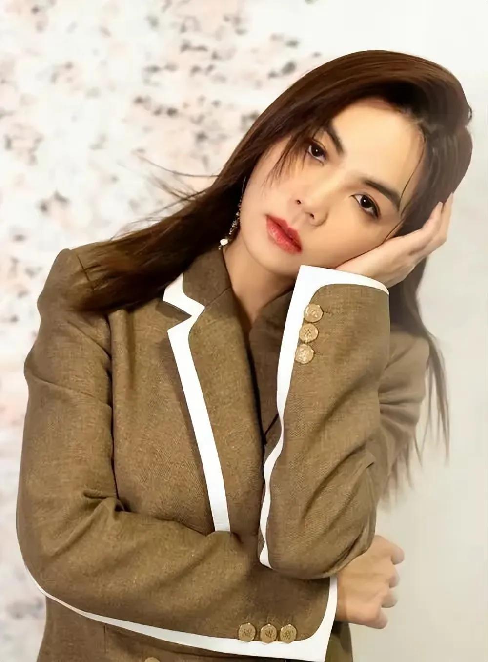 ella陈嘉桦恋人未满初舞台完整版,陈嘉桦浪姐4首秀舞台