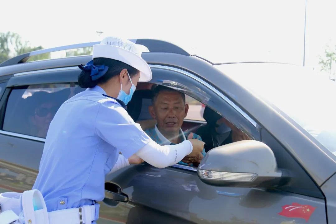 春风如你熠熠芳华,致敬了不起的她春风十里芳华如你