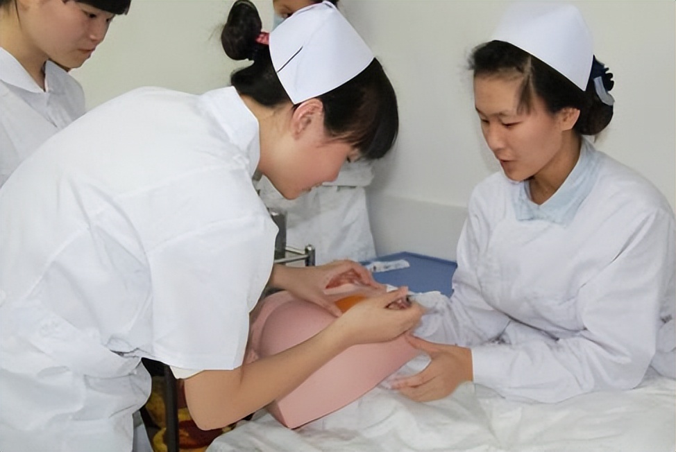 情侣间的“灌肠游戏”影响身体健康吗？听听医生怎么说