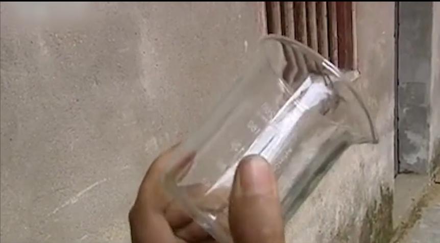 月薪300的外贸员，靠蛇毒身家暴涨50亿，美国人送悍马只为讨好她