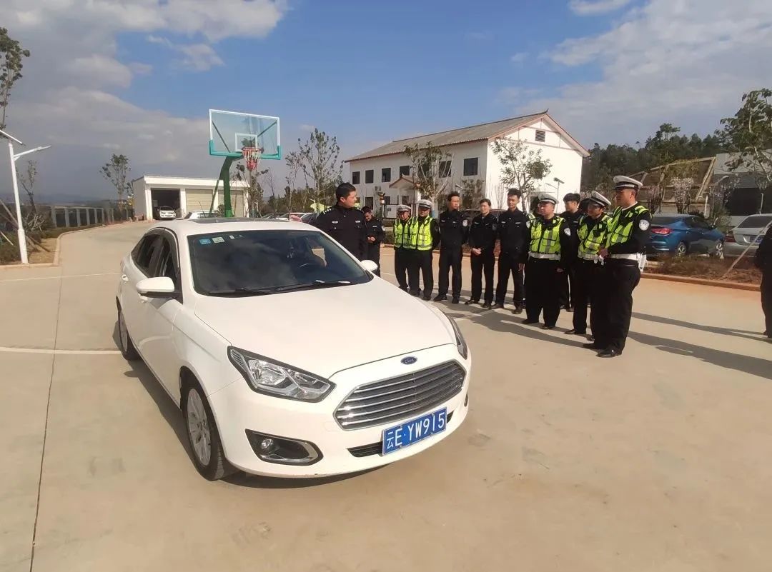 楚雄交警：人勤春来早春训正当时