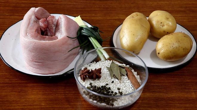 家有一老如有一宝各种投喂,老人一日三餐营养搭配