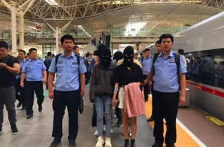 北漂女孩租老人房,北漂女孩1000块钱的出租屋生活