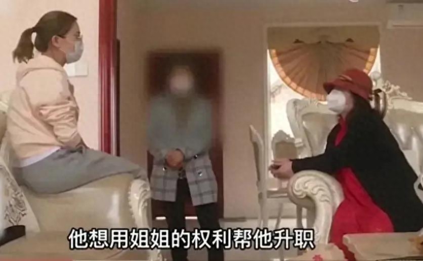 72小时不让睡觉，后背打到脱皮，女子恳求民警：他都是为我好