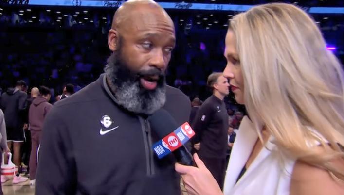 突发！哈登被驱逐！恩比德踢裆没事，为何他甩个手就被重罚？