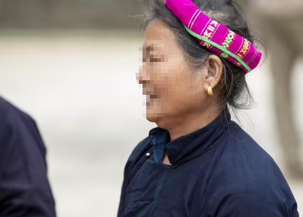 来儿子家养老,大妈想掌管小两口工资,儿子忍无可忍把她送回老家