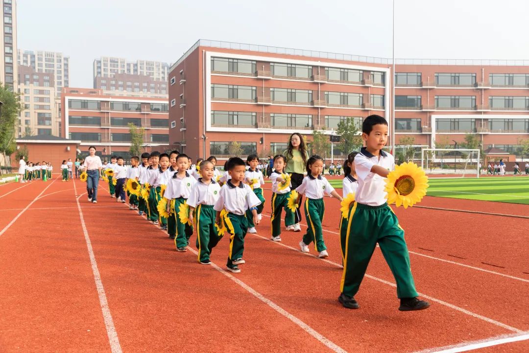 喜迎二十大奋进新征程大学,首都师范大学育新学校房山分校
