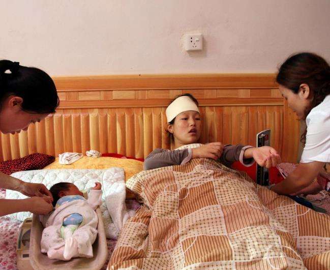 孕早期女人情绪反差大,孕晚期露肚子好不好