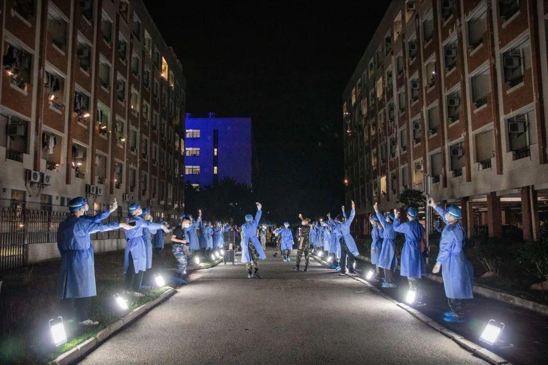 新一轮疫情哪些学校封校了,关于疫情期间各个高校封校