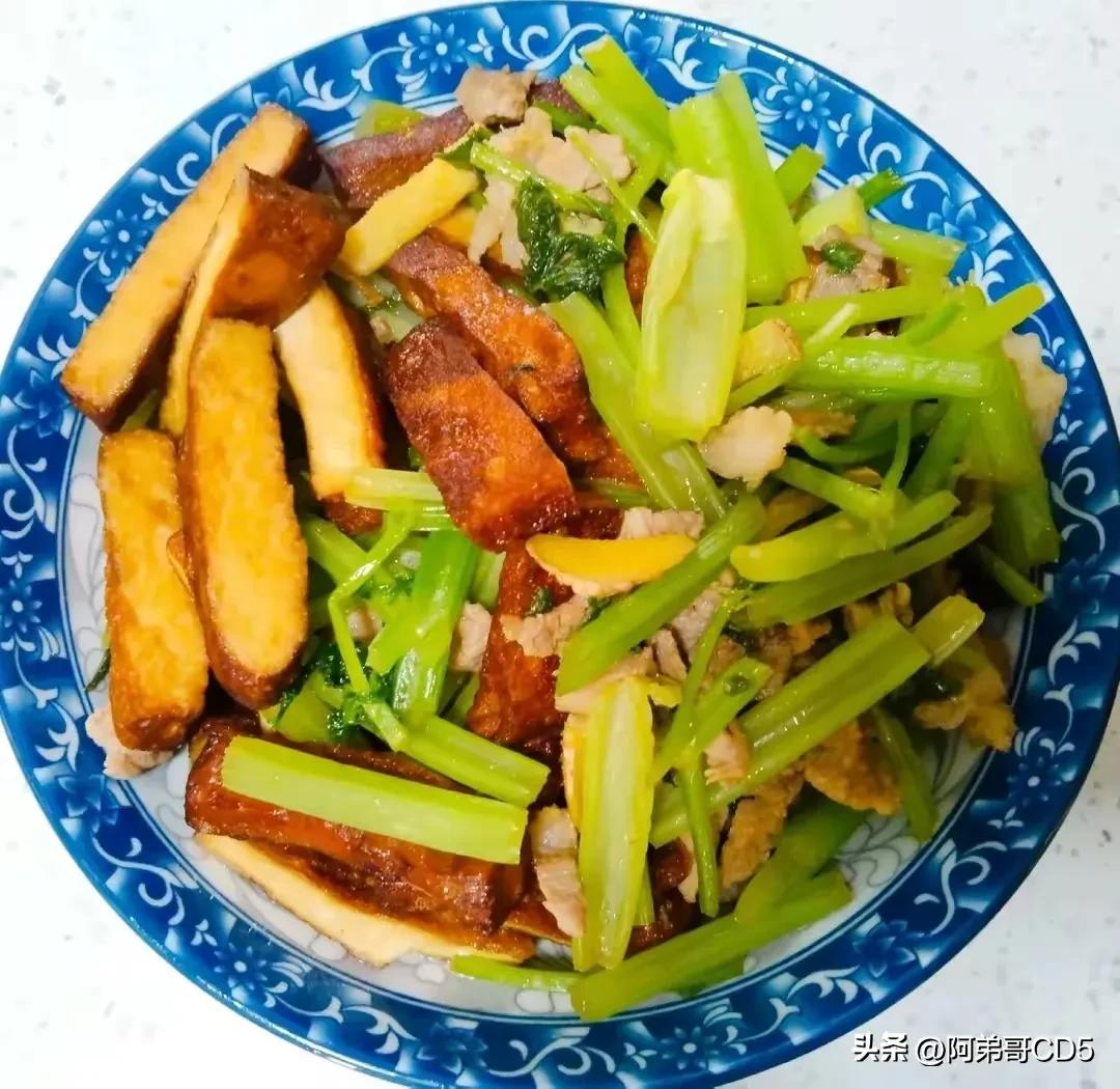 挑战365道不重样家常菜香菜拌牛肉,家常菜100道简单炒菜不重样9宫格