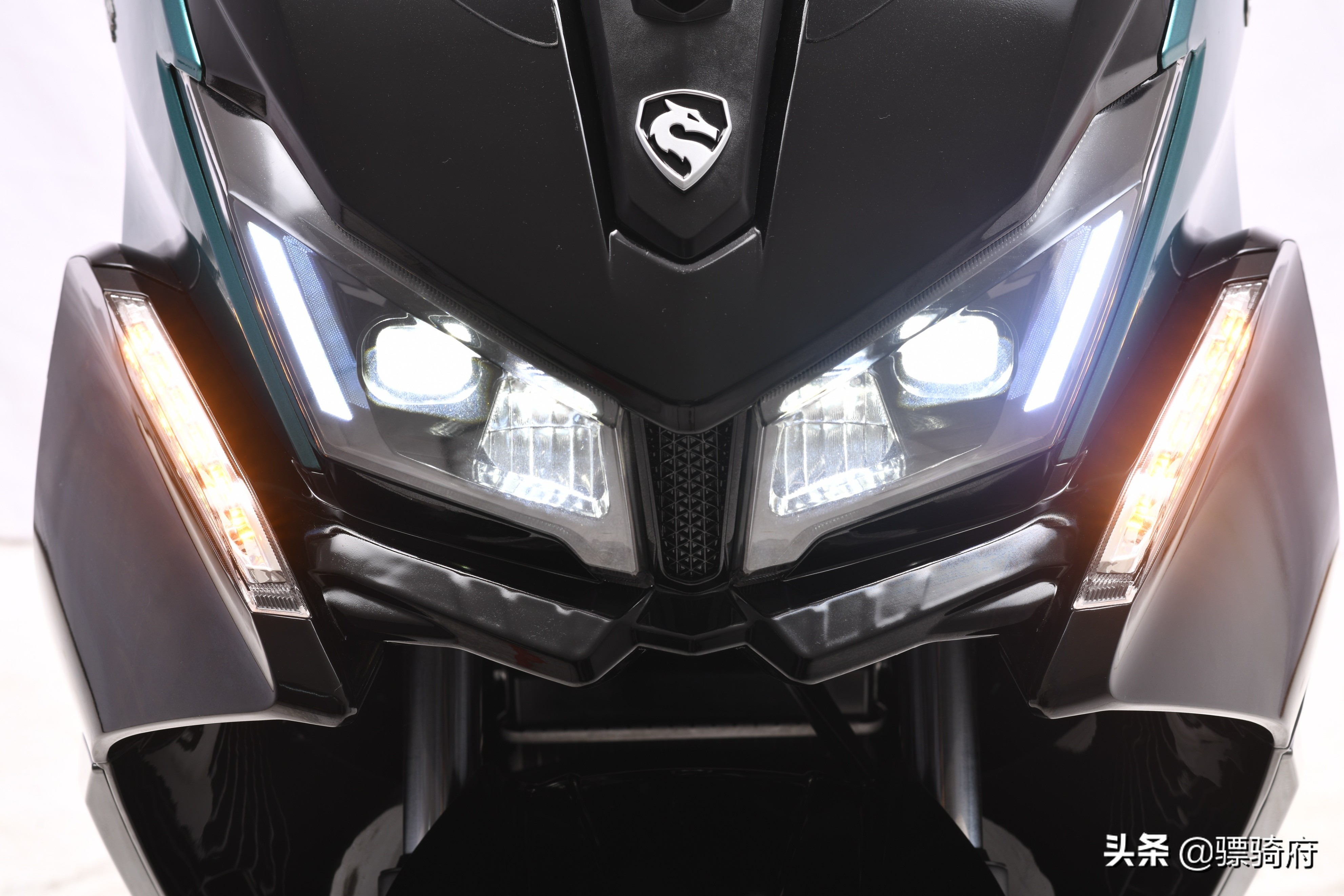 1.598万元起！皮带版RA2和300cc级别踏板车RT3S正式发布