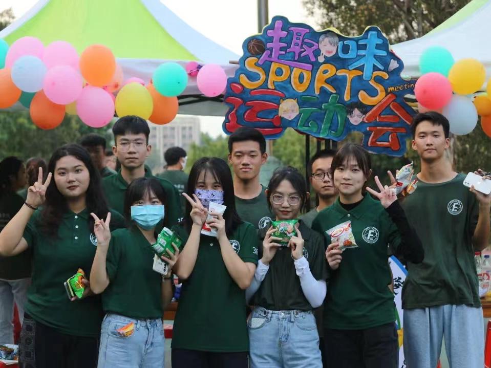 广州华立学院礼仪,广州华立学院外国语学院怎样