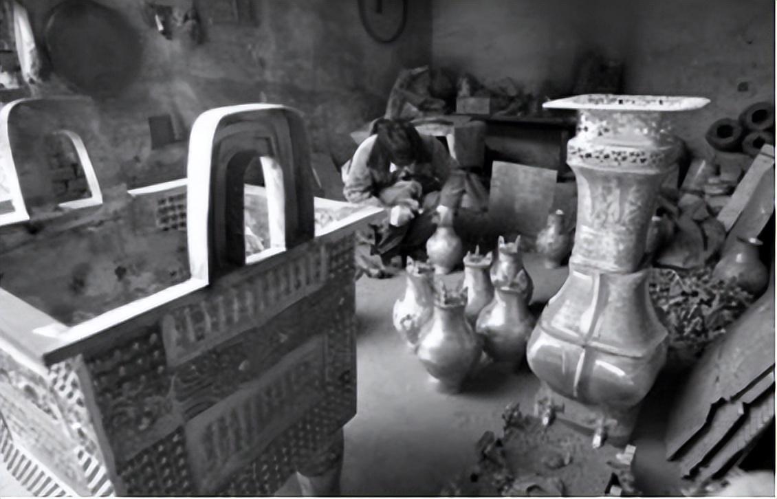 河南老汉靠造假发财,河南一老人带村民造假