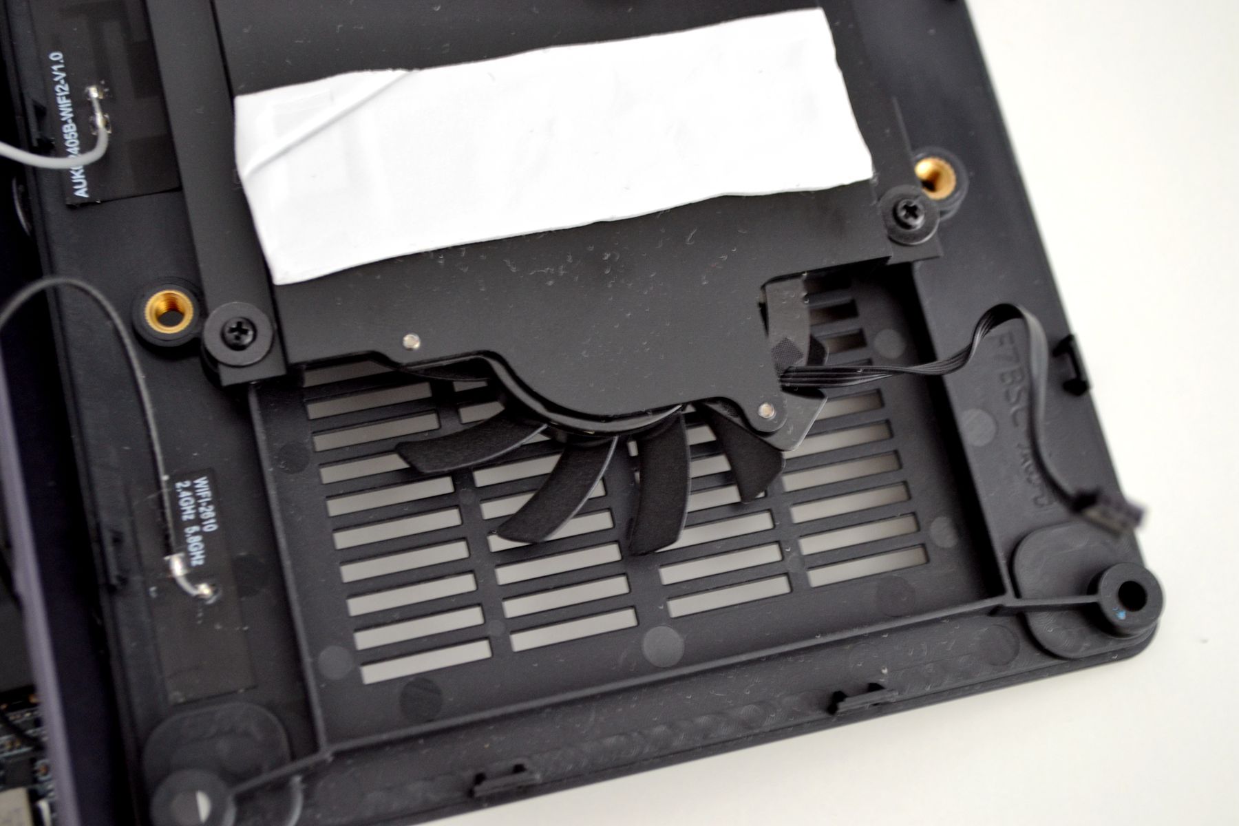 少了屏幕的迷你主机，取代台式机靠谱吗？网友：比笔记本都香