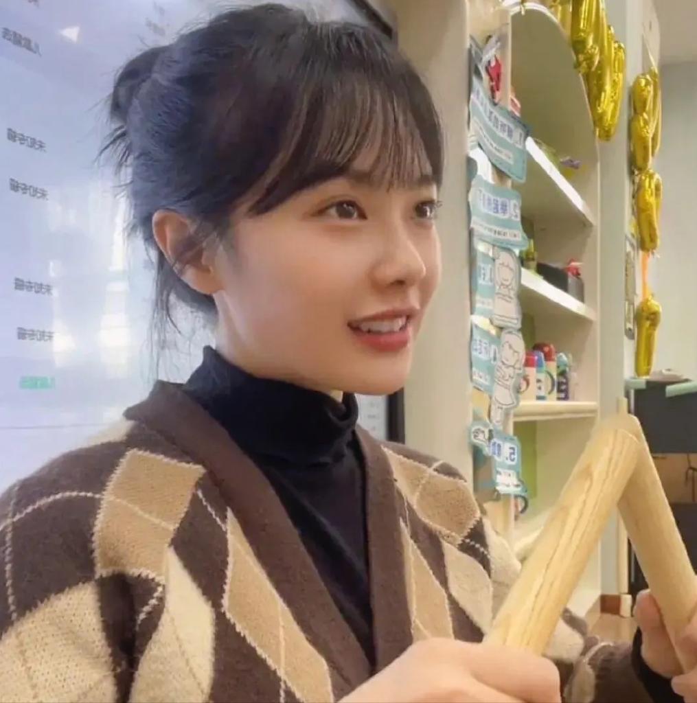 黄老师被挖,黄老师被挖黑料