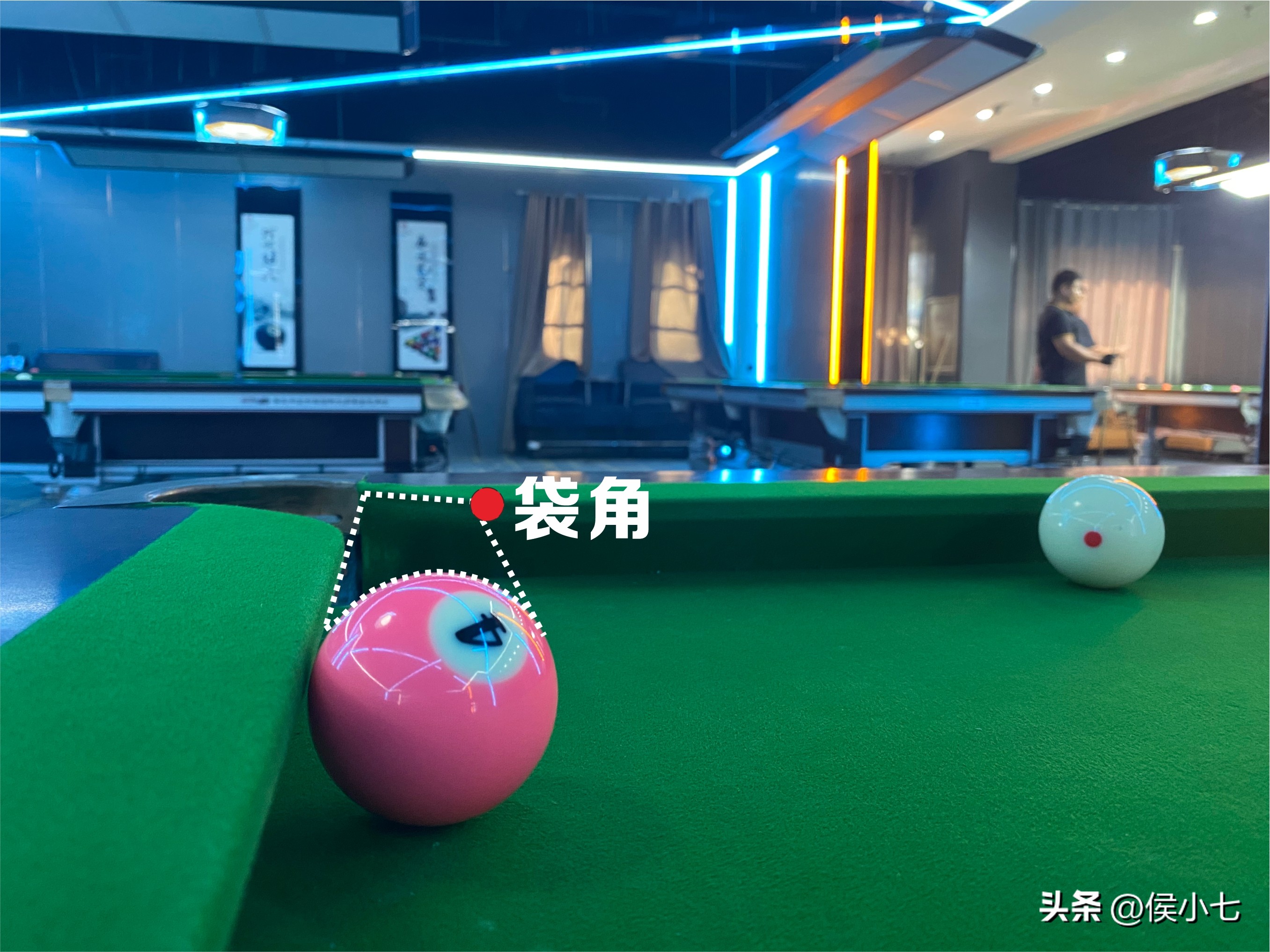 打台球贴库怎么架杆,打台球母球贴库的正确姿势手法