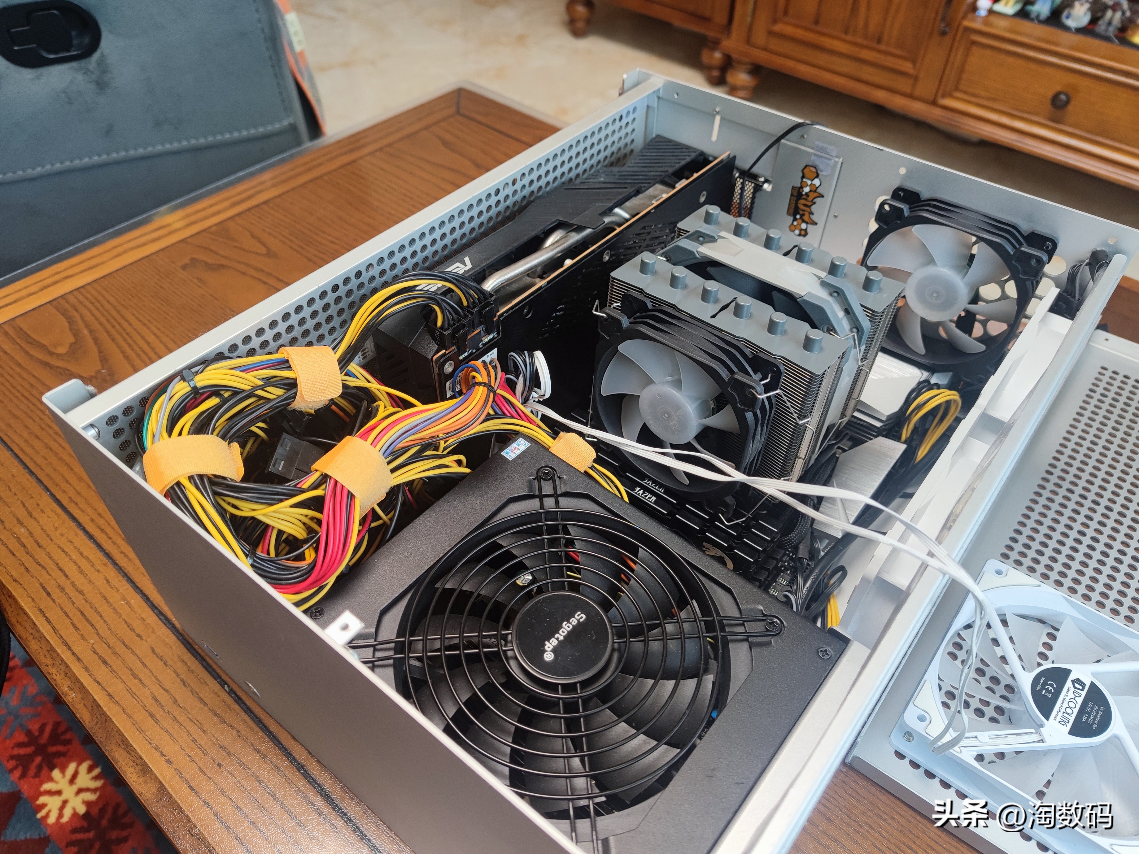 头铁矿卡配矿电:¥666块华硕RX5700+¥109块鑫谷金牌1250W装个机