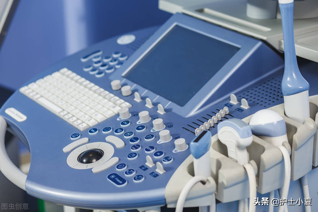 患者女60岁被诊断为急性盆腔炎,感染引起的盆腔脓肿