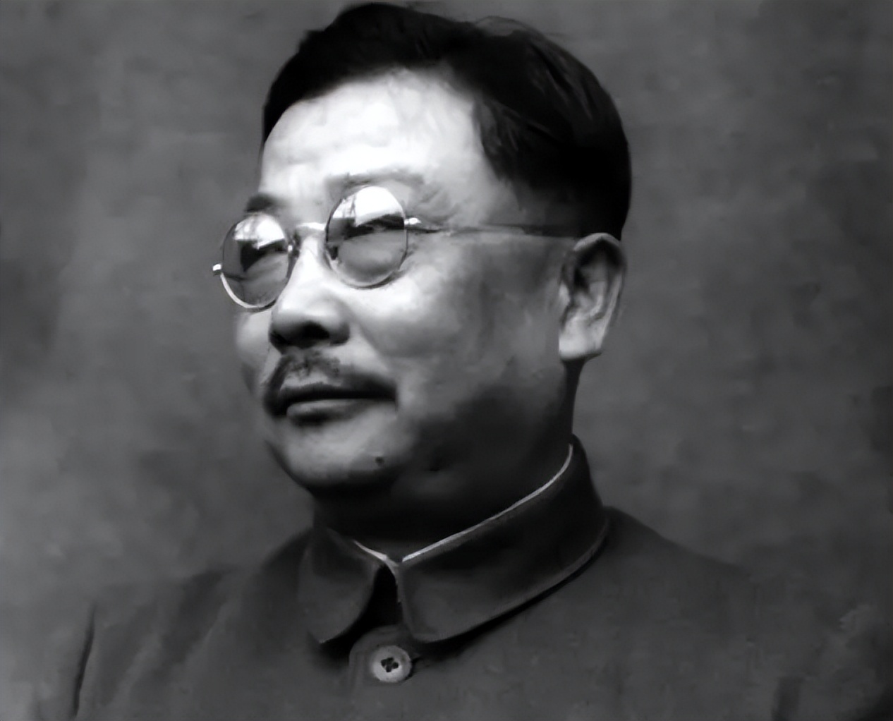 1934年国军少将救下近10万红军，建国后毛主席叮嘱：一定要找到他