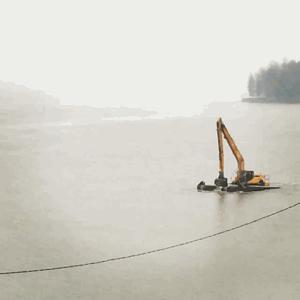 欢乐网图：手机带了但快没电了，又要用也没法充电，那才叫难受呢