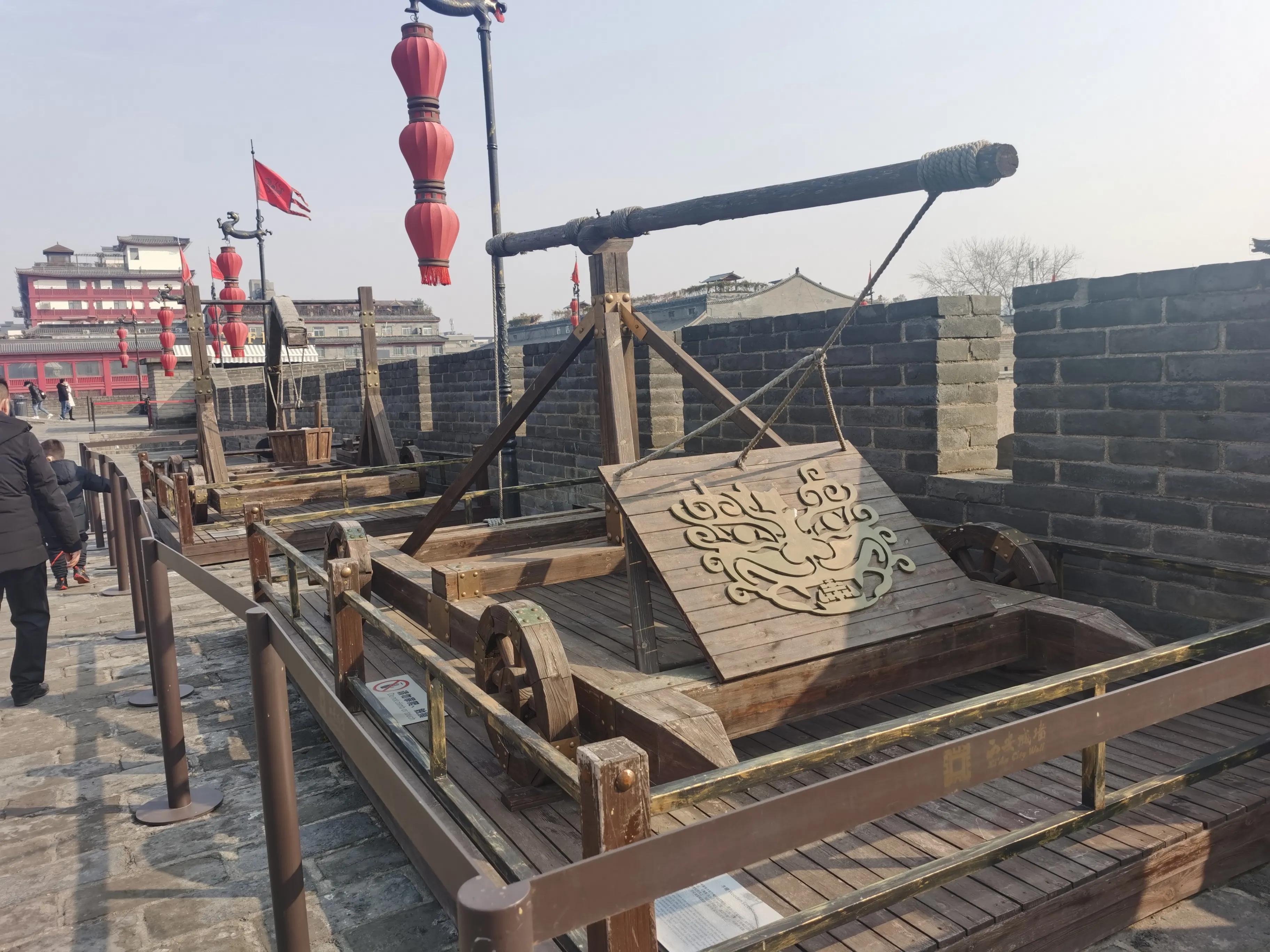 西安城墙城砖为什么是1984,西安城墙的砖全是现代的吗