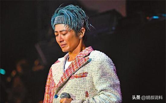 因一句：*鱼岛钓**是中国的，他惨遭封杀20年，如今复出依旧熠熠生辉