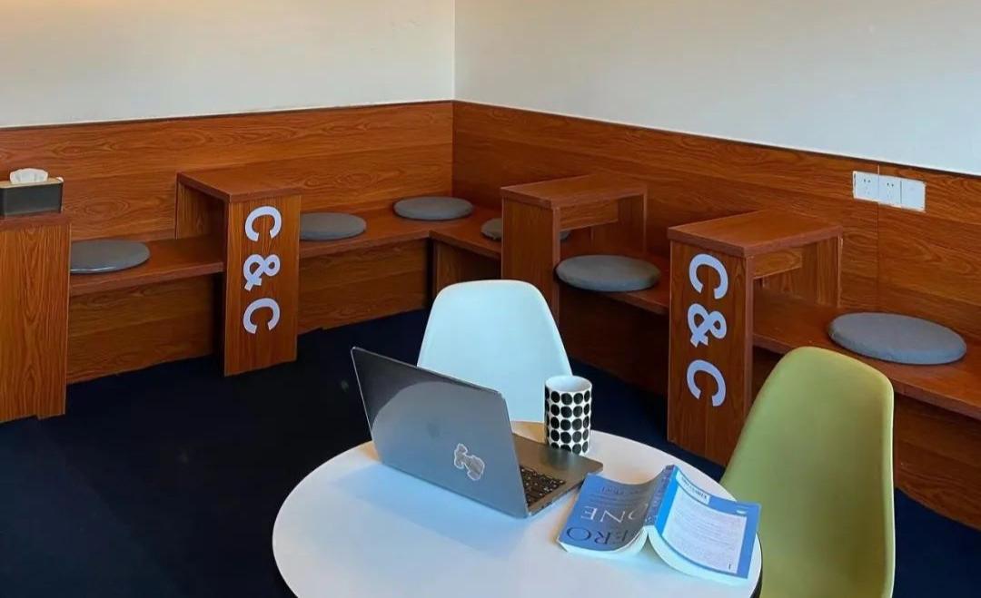 星巴克咖啡店vs瑞幸咖啡店,除了星巴克和瑞幸还有哪个咖啡店