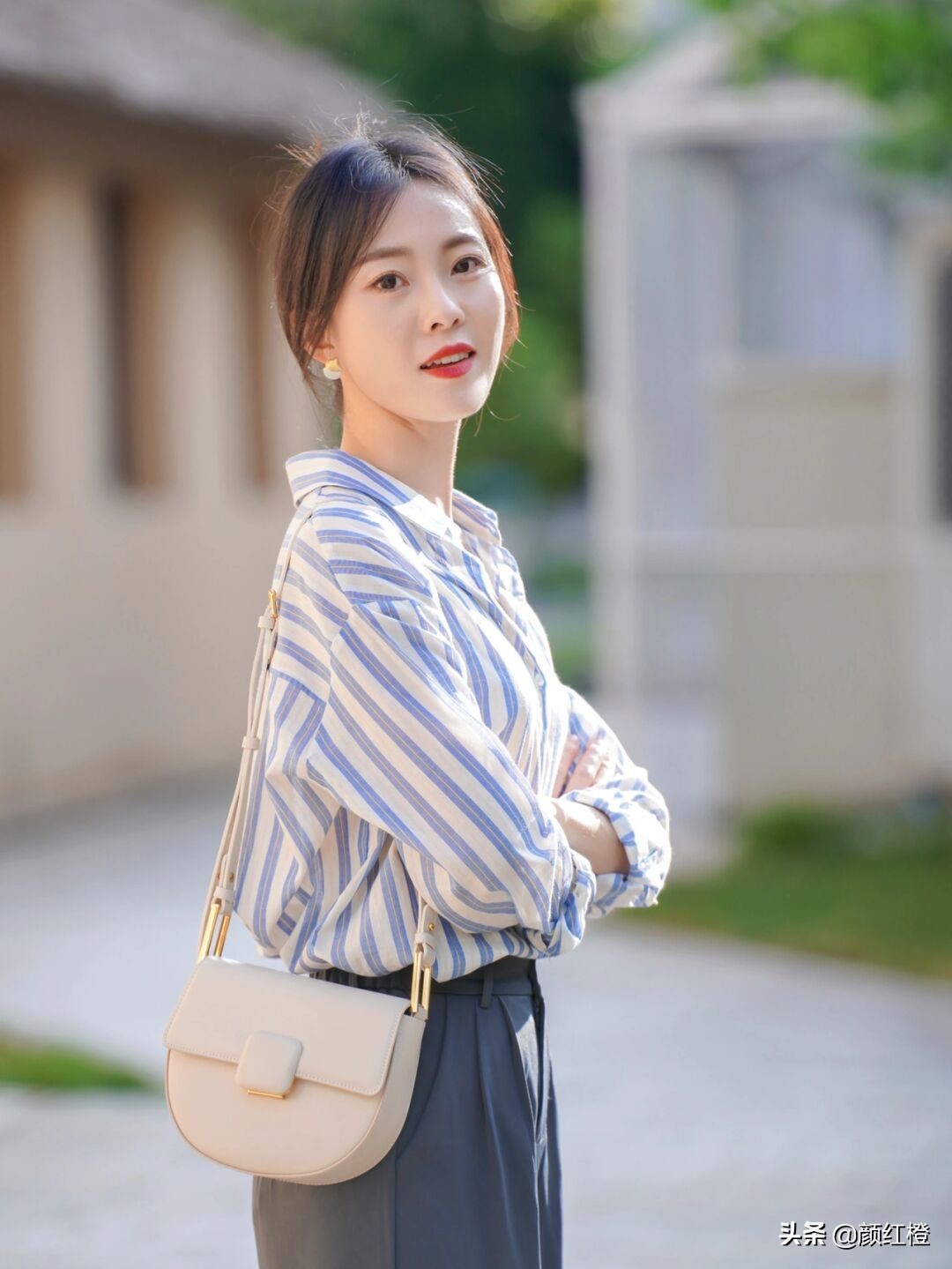 好看又便宜的适合夏天穿白衬衫,夏季白衬衫怎么穿才更好看