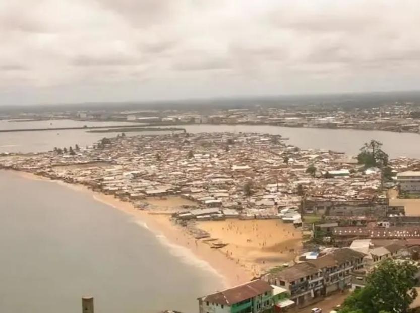 这位球星出身的总统,靠儿子在世界杯圆梦