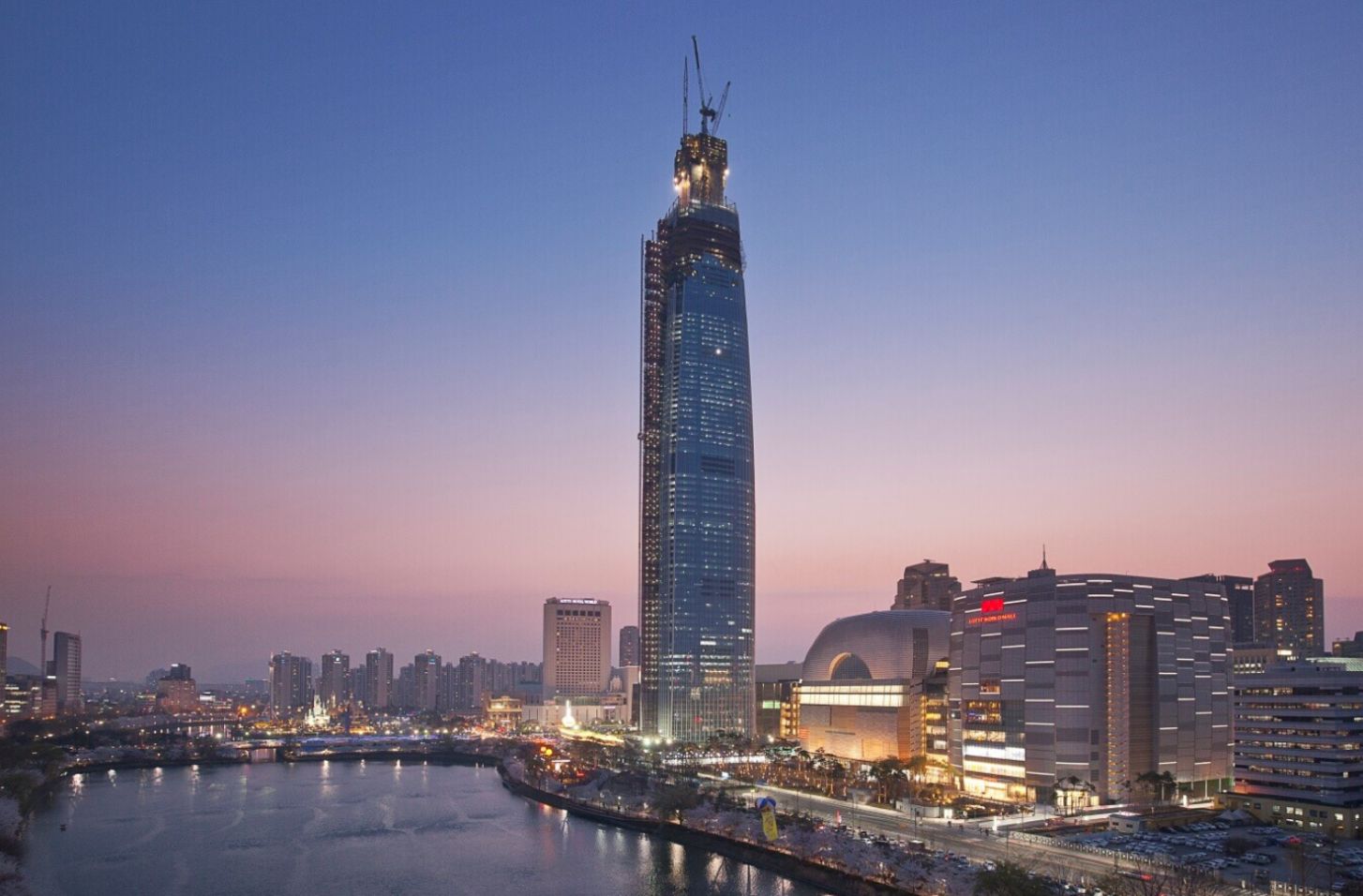 享乐、炫耀、阶层跨越，对奢侈品，韩国消费者想要的太多