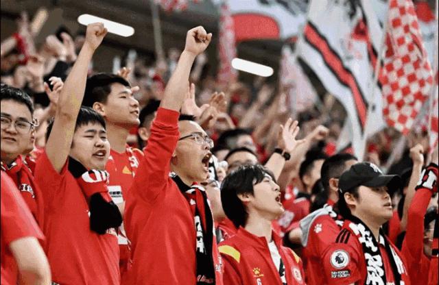 成都再现火爆球市,26轮不败成都蓉城追平中超纪录