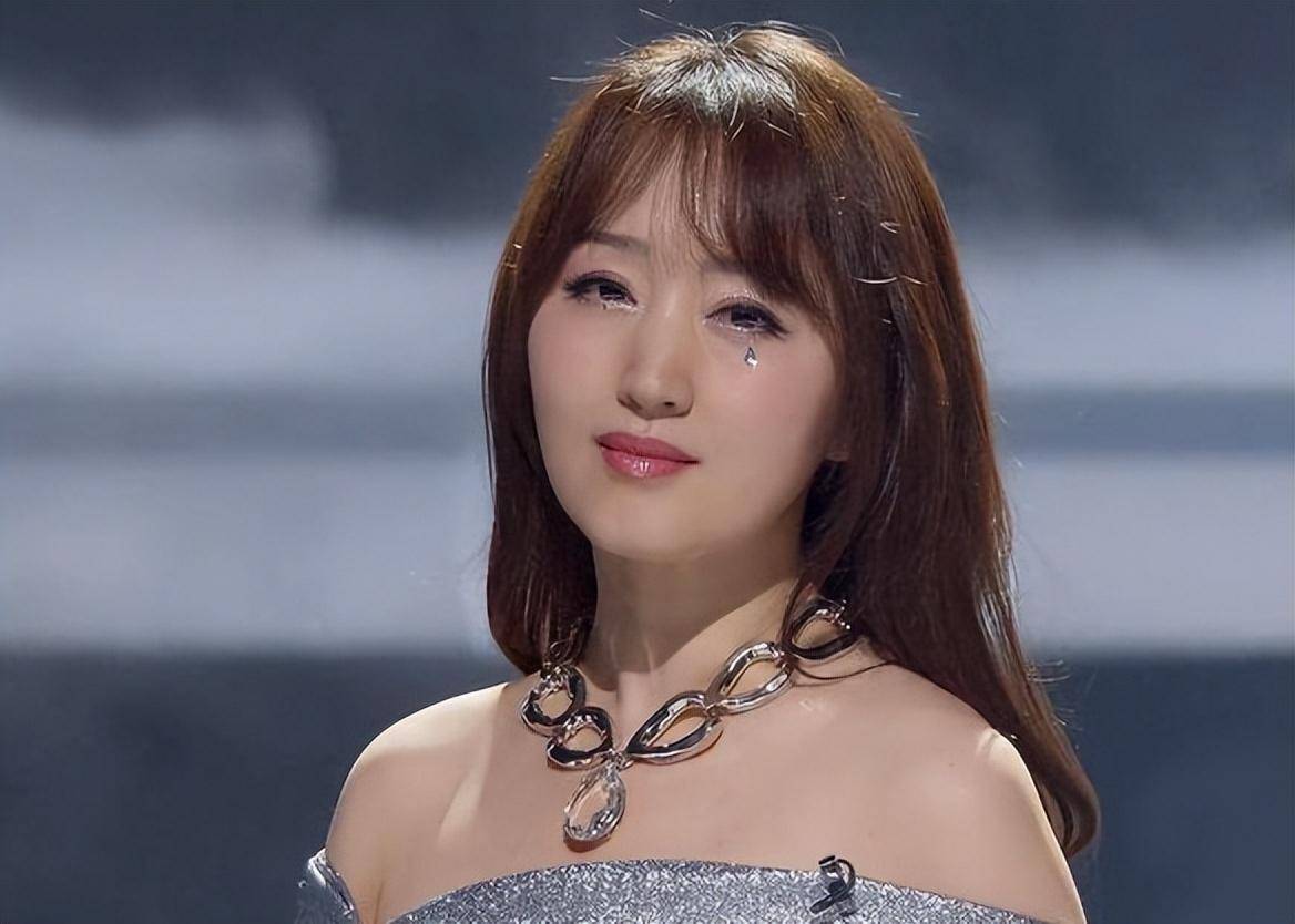 分手26年，赖文峰出狱娶妻生子生活圆满，杨钰莹终身未婚凄凉度日