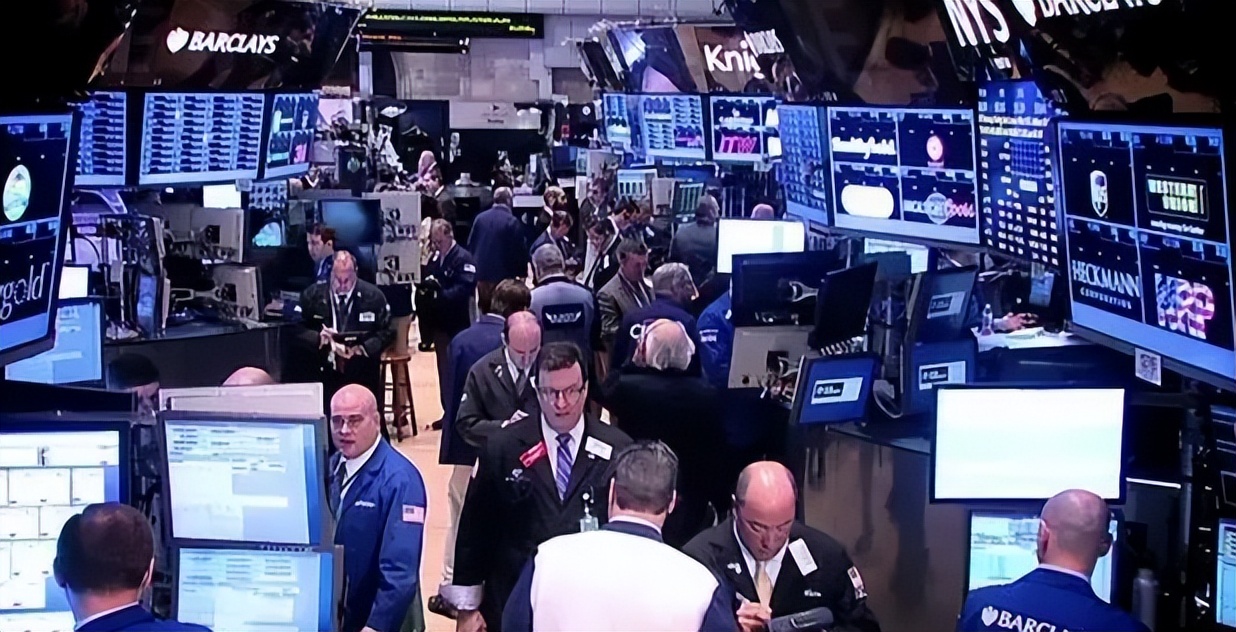 中方抛售千亿美债,做空华尔街对中国影响