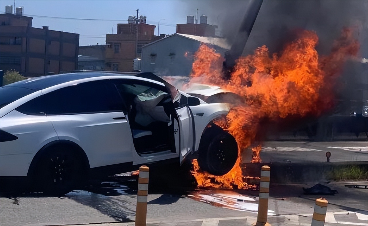 林志颖经纪人澄清车祸照片,林志颖经纪人辟谣