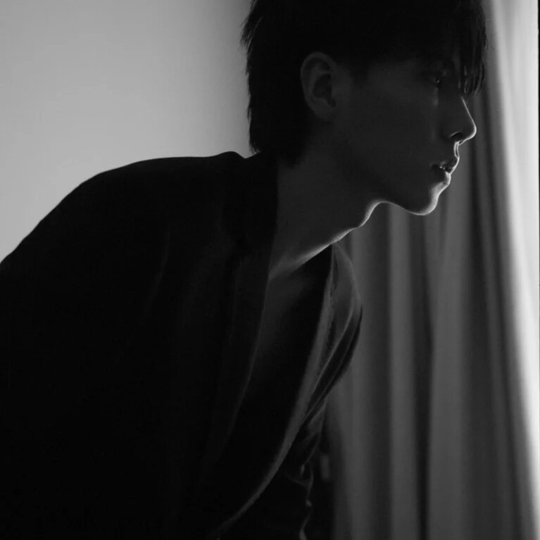 2023头像男生黑白高级质感,2024头像男生黑白高级质感