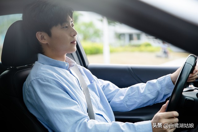 在女儿家看管外孙,在女儿家带小外孙五六年了