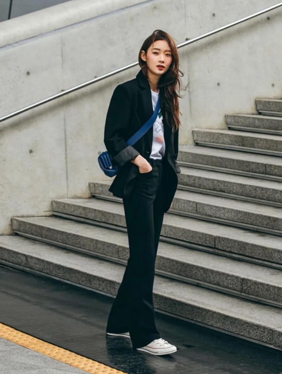 韩国女生会穿的街拍穿搭,韩国女明星街拍穿衣搭配