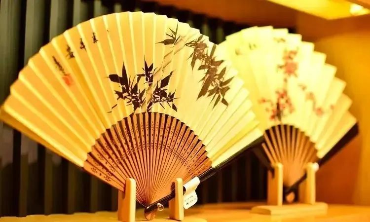 欧洲宫廷贵妇折扇,法国贵妇折扇