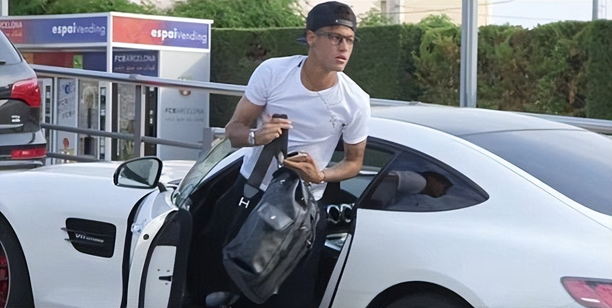 巴西内马尔豪车,巴西球星内马尔的豪车