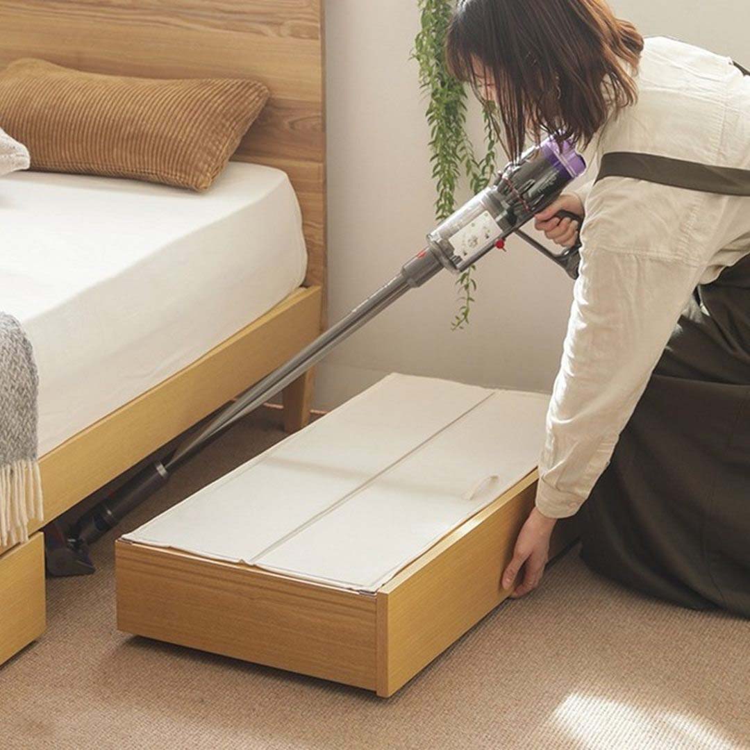 卧室门到天花板还打柜子不,小卧室装修墙面上打隔板放东西