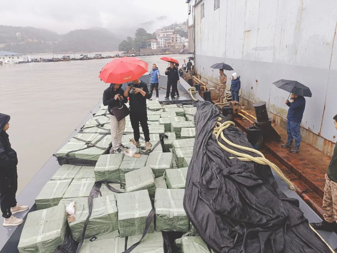 涉案金额820万元！霞浦警方查获一起*私走**香烟案
