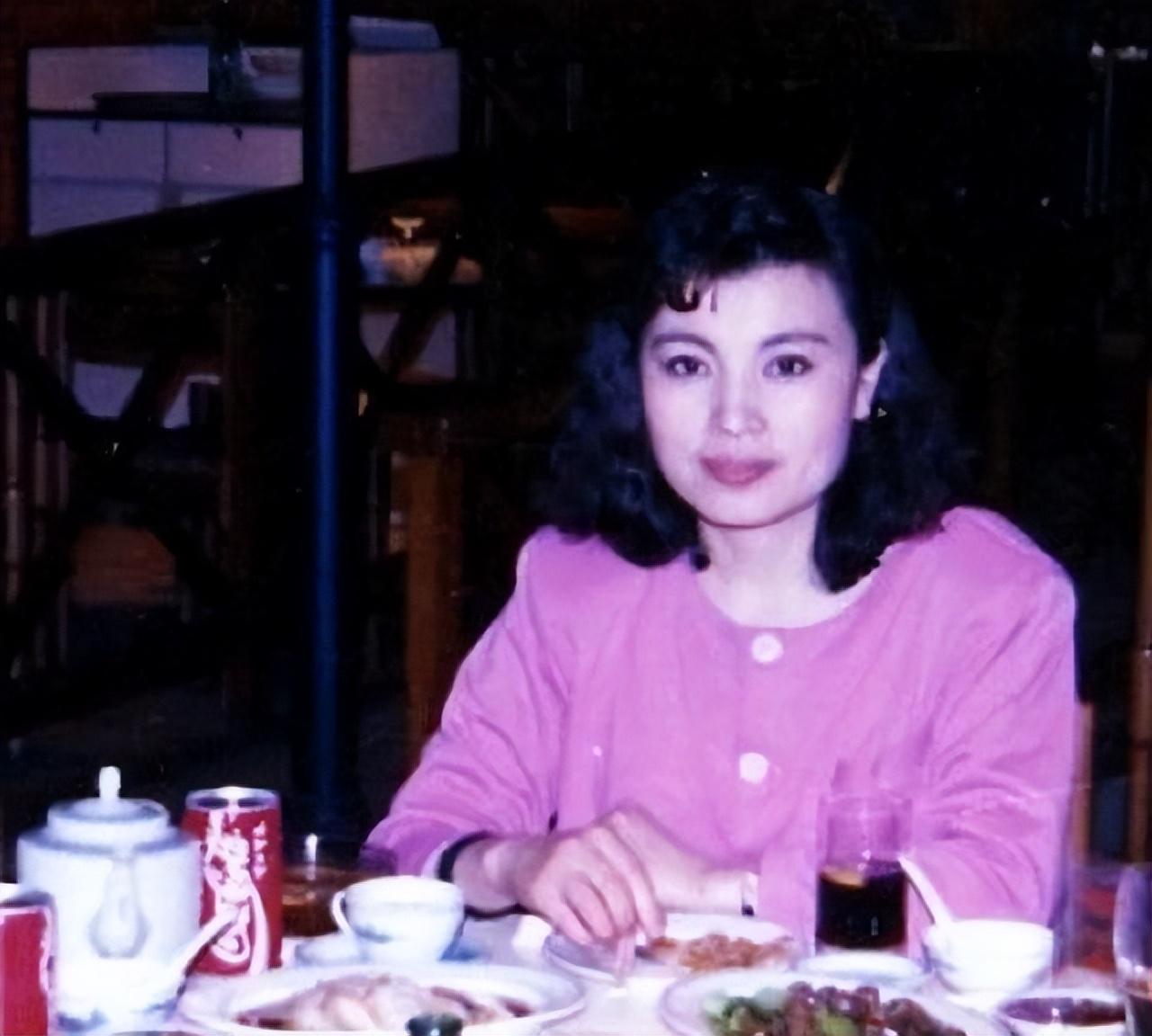 央视主持人李瑞英现在怎么样,央视新闻主播李瑞英个人简历