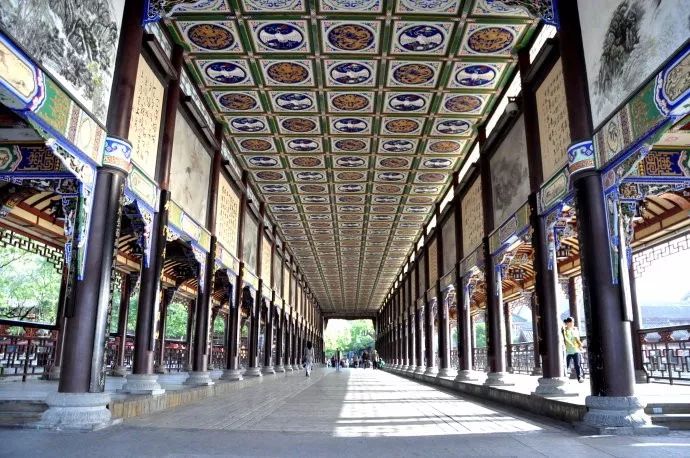 拜水都江堰问道青城山类似的话,拜水都江堰的拜水什么意思