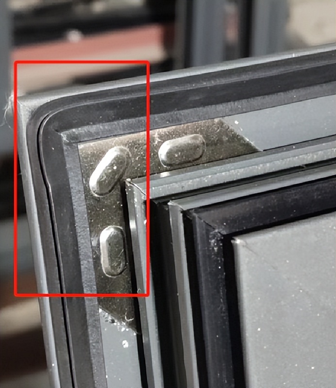 实拍断桥铝加工厂,断桥铝工厂现场实拍