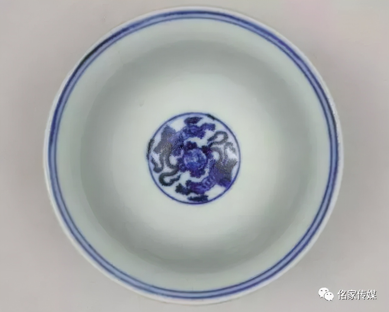 永乐青花瓷压手杯,永乐暗刻龙纹压手杯