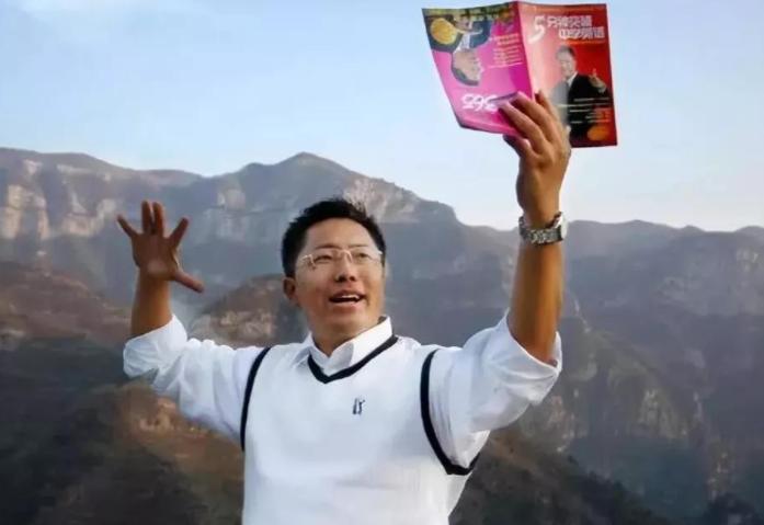 10年前,那个曾教3亿人疯狂英语,被曝家暴丑闻的李阳,如今怎样了